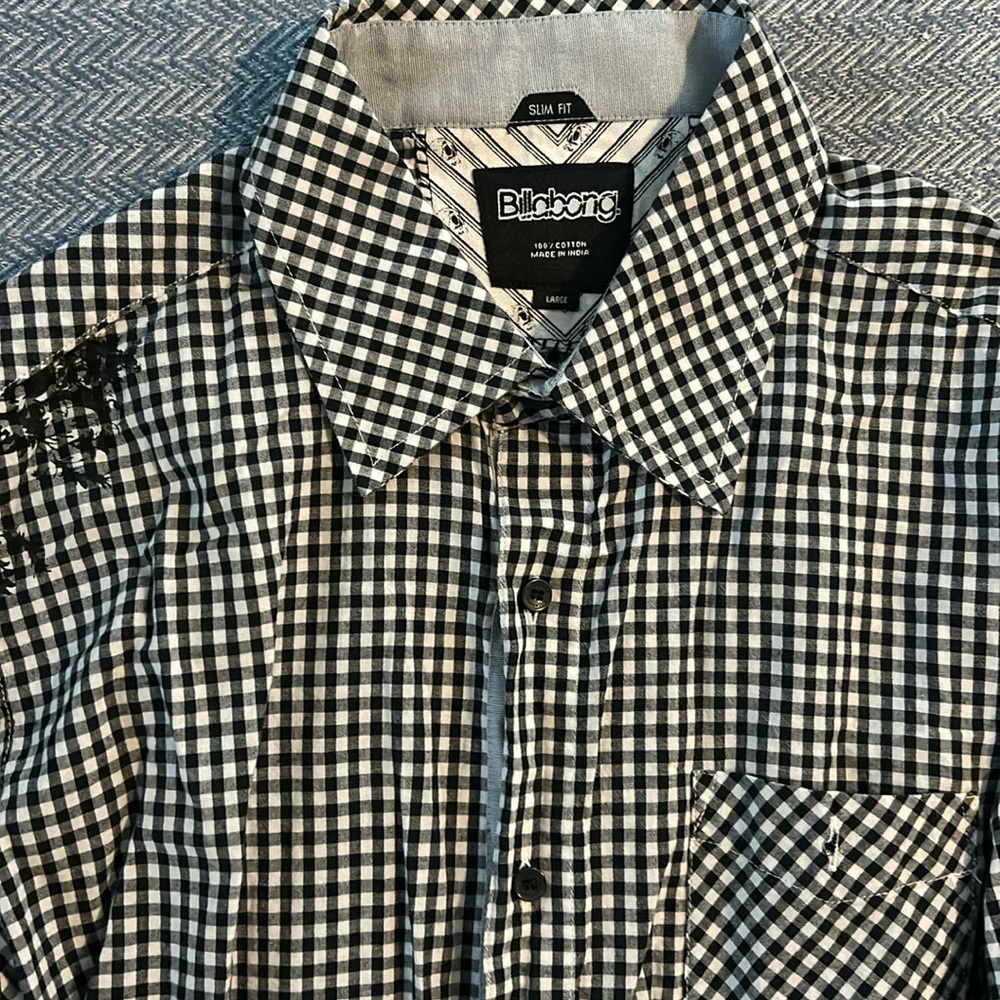BILLABONG men’s short sleeve checked button-down